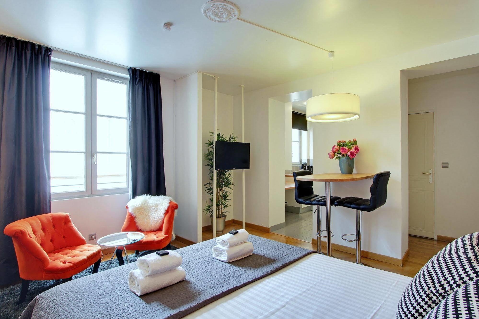 Short Stay Group Museum View Serviced Apartments Париж Екстериор снимка