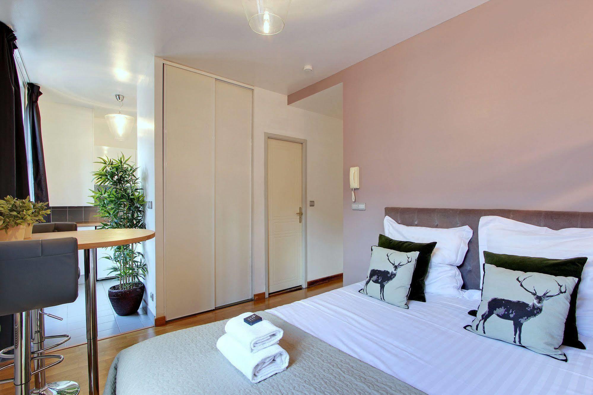 Short Stay Group Museum View Serviced Apartments Париж Екстериор снимка