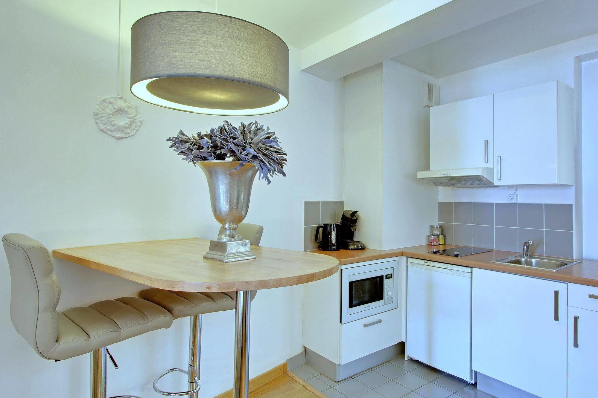 Short Stay Group Museum View Serviced Apartments Париж Екстериор снимка