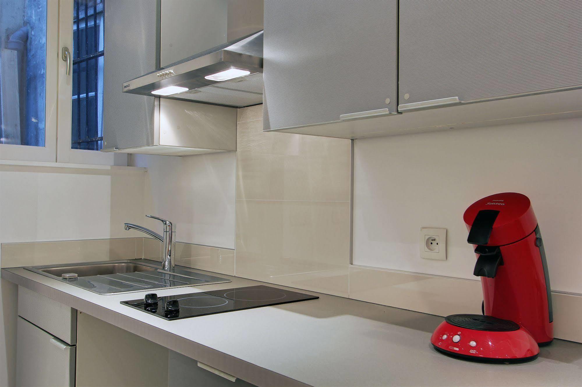 Short Stay Group Museum View Serviced Apartments Париж Екстериор снимка